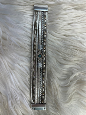 Catch Your Eye bracelet platinum