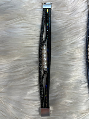 Black beaded and pearls bracelet